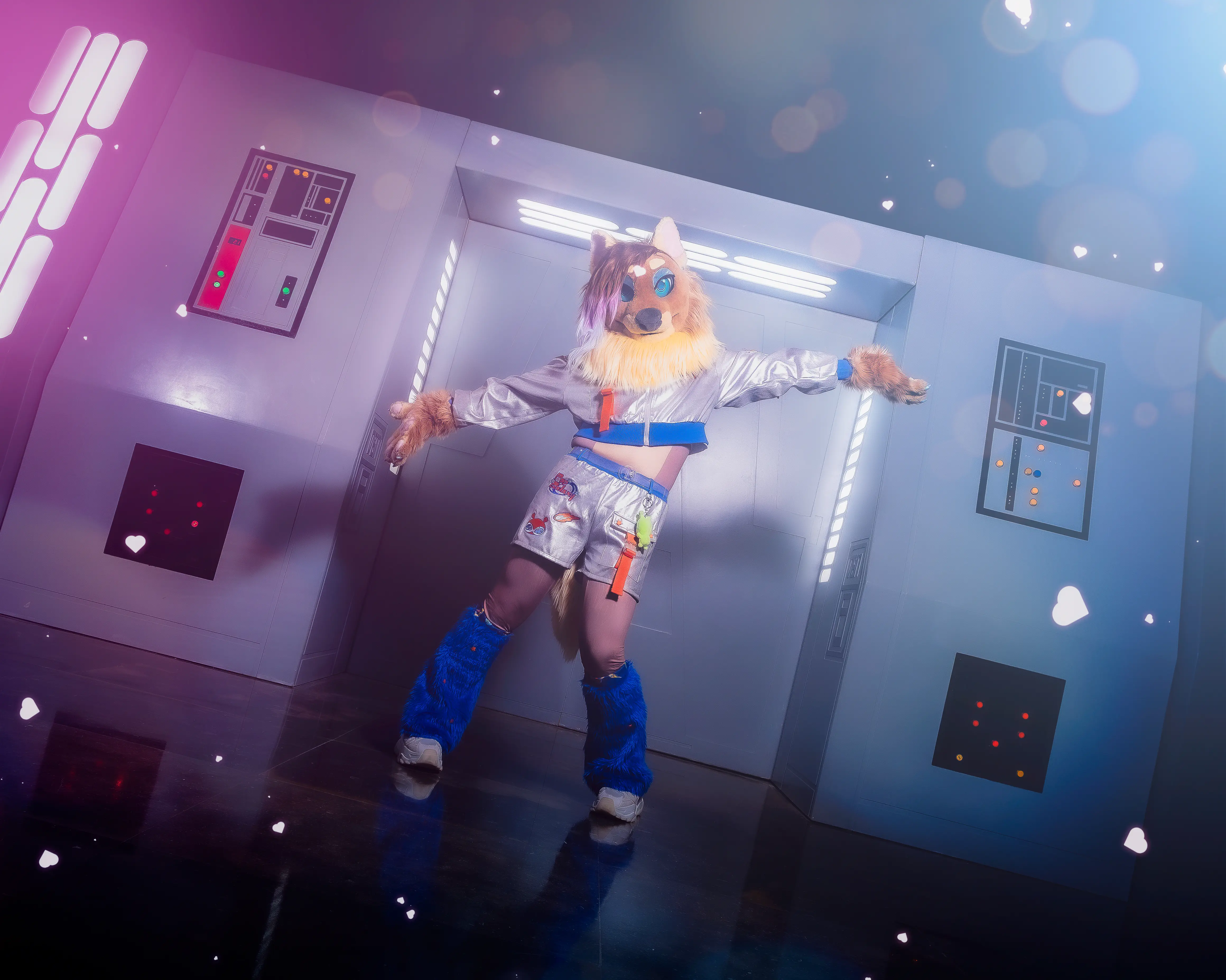 Still in the same futuristic ship, now Rakukuru is showing you a big closed door full of colored buttons, while standing in front of it. Not the best way to showcase the door...