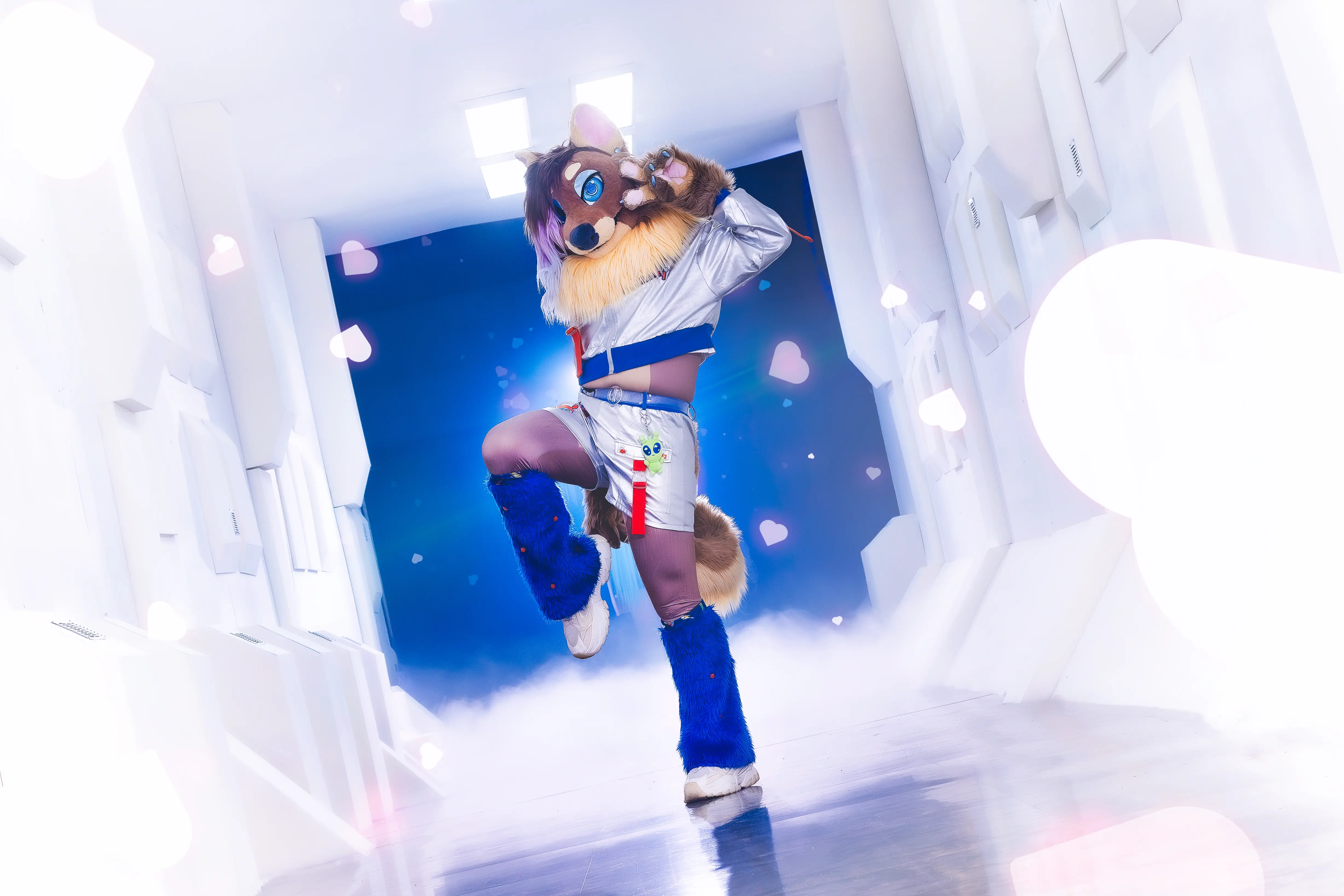 Rakukuru posing in the corridor of the ship, with one leg up and the opposite hand doing a cutesy peace sing near their eye.